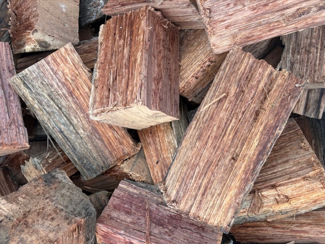 Kachelhout haardhout mix | gezaagd of gekloofd