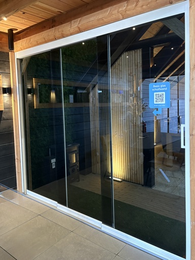 Demo schuifwand | getint glas | breedte 250 x hoogte 225cm